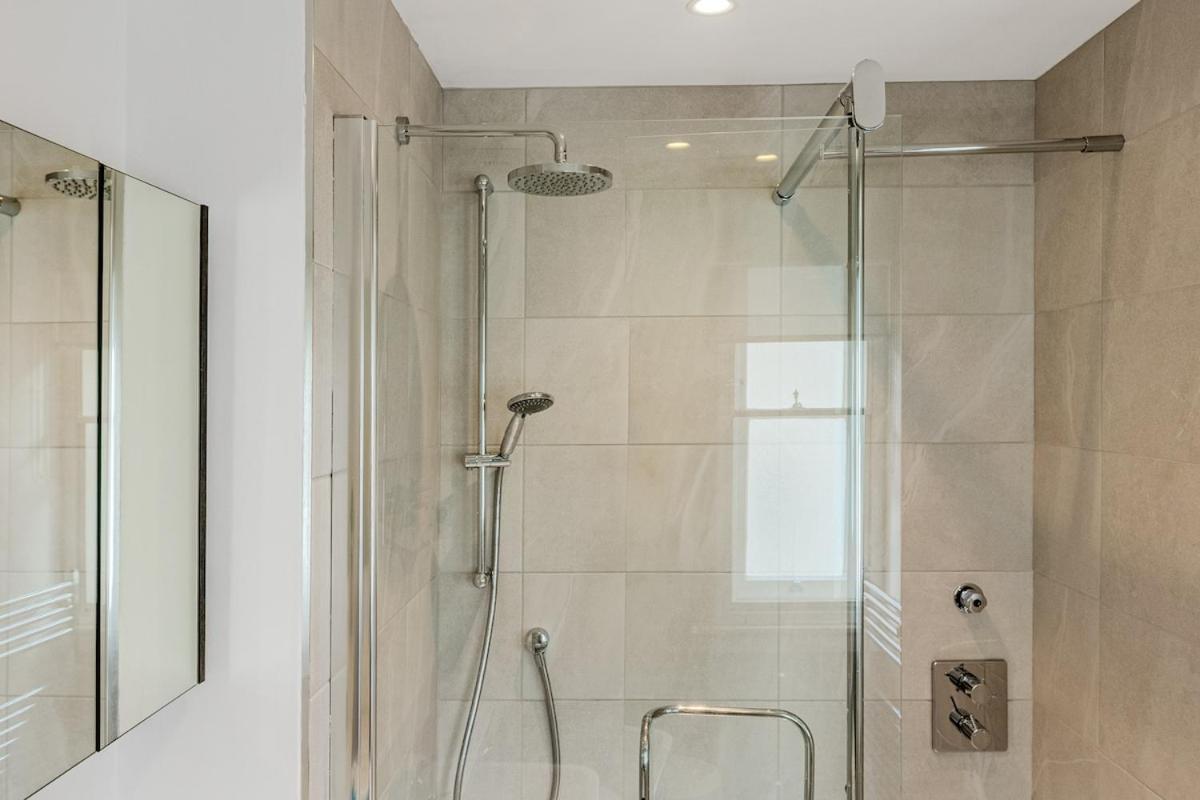 2 Bd Soho Luxury Living-high Ceilings Huge Terrace *