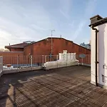 2 Bd Soho Luxury Living-High Ceilings Huge Terrace
